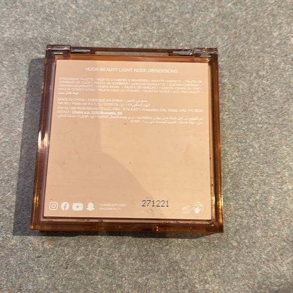 Huda beauty eye shadow palette - Picture 3 of 4